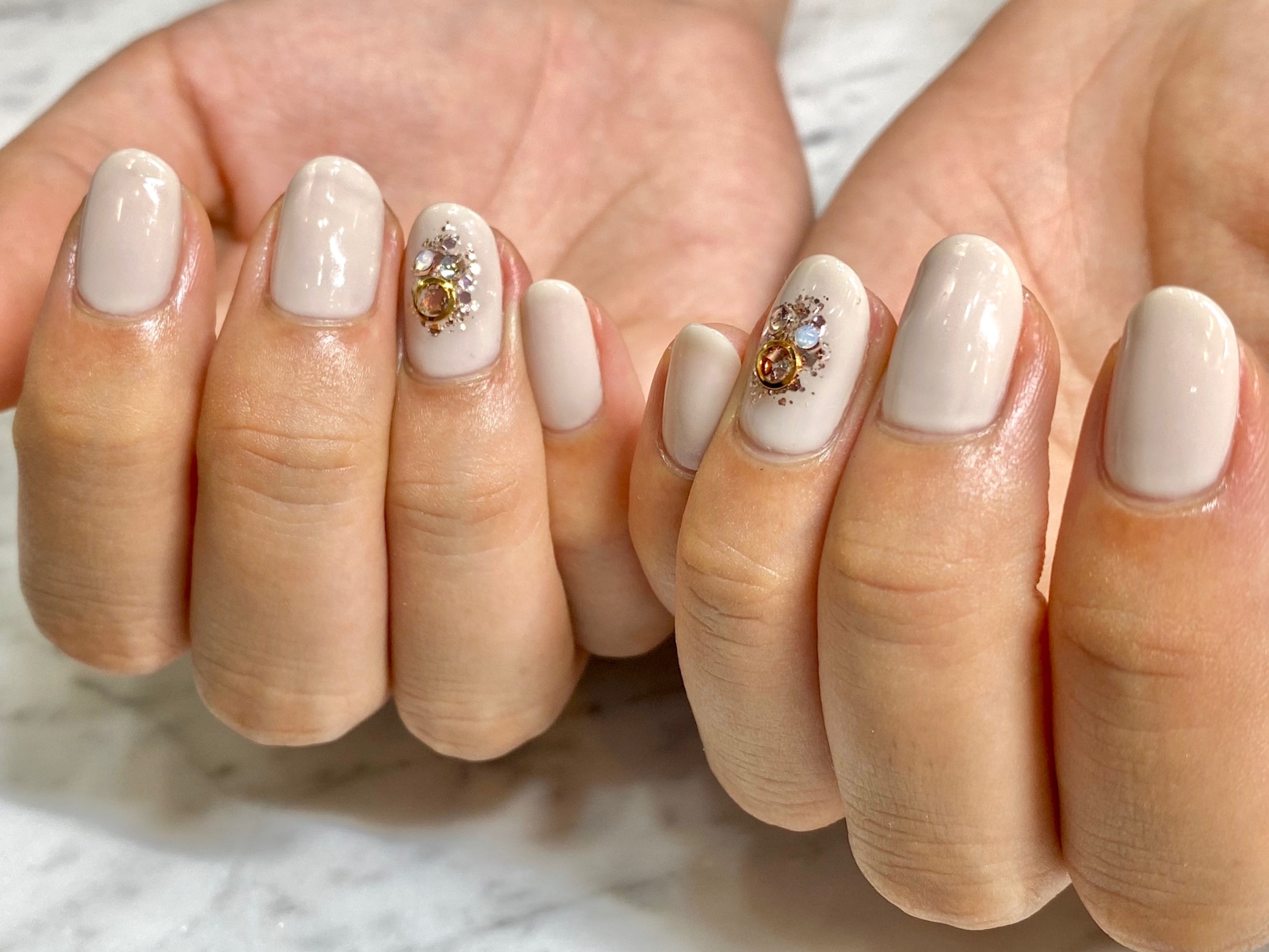 人気グレージュをワンカラーで Chic Nail シックネイル 目黒ネイルサロン